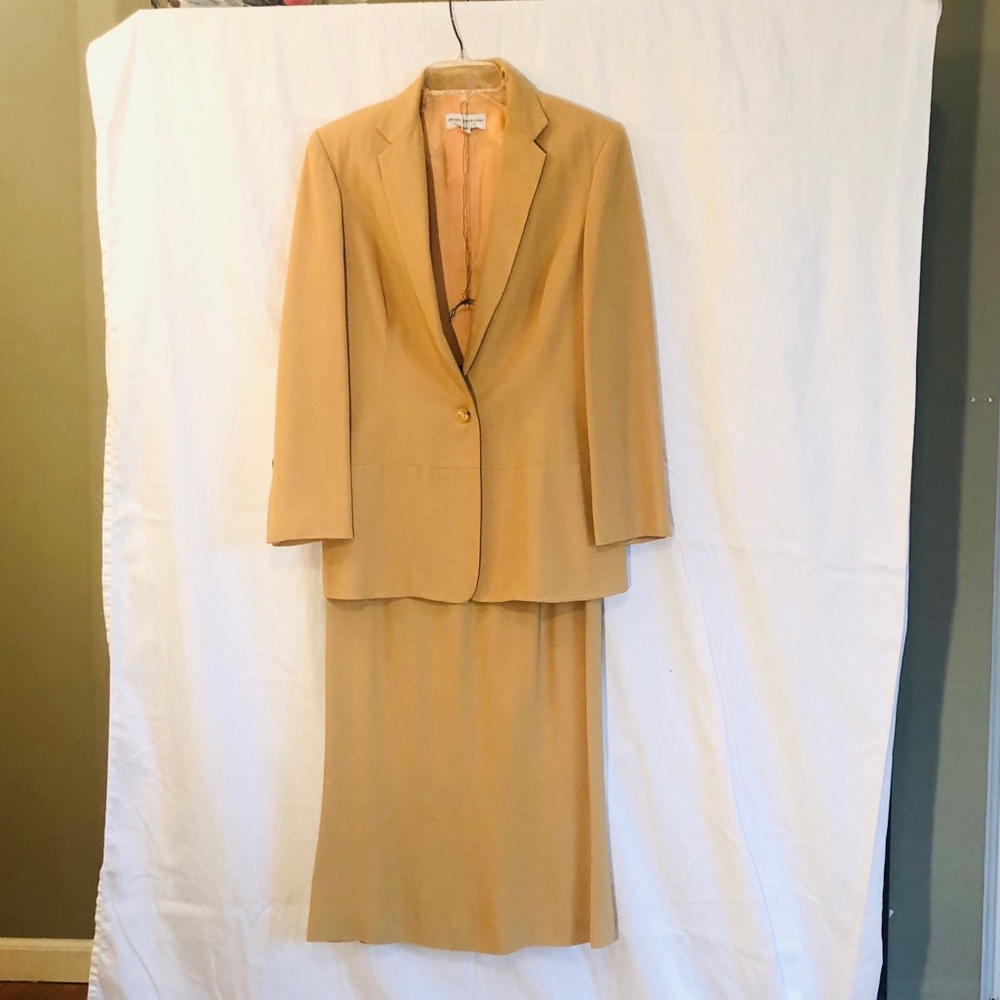 Grupo Americano two-piece skirt suit